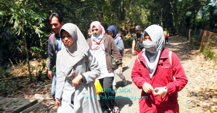 Kegiatan alam curug ciomas PKBM MDC