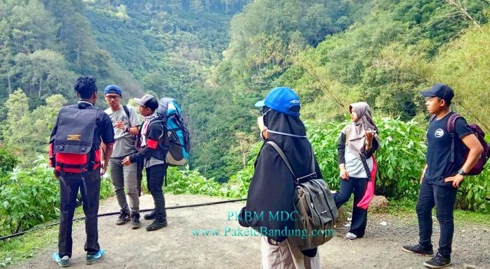 Kegiatan alam curug ciomas PKBM MDC