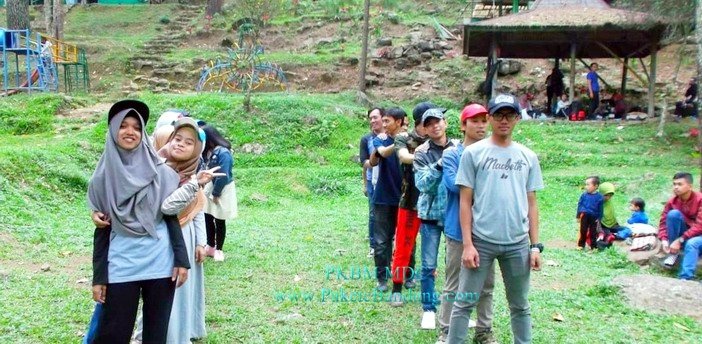 Kegiatan alam curug ciomas PKBM MDC