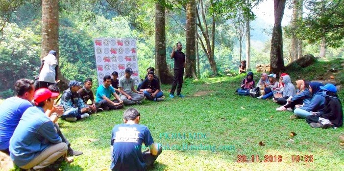 Kegiatan alam curug ciomas PKBM MDC