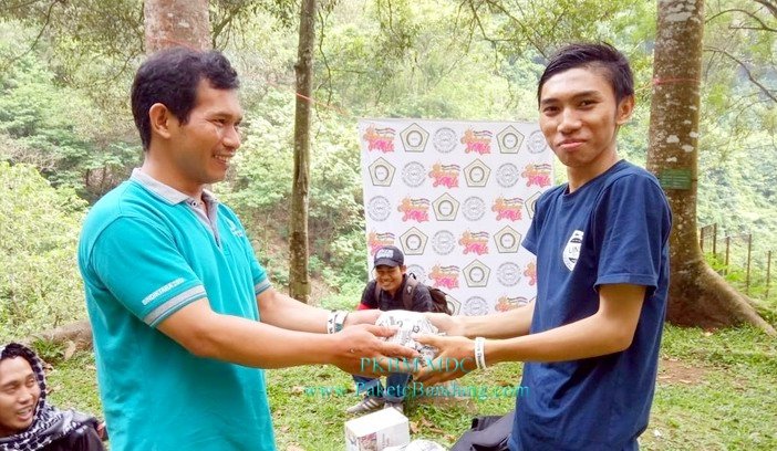 Kegiatan alam curug ciomas PKBM MDC