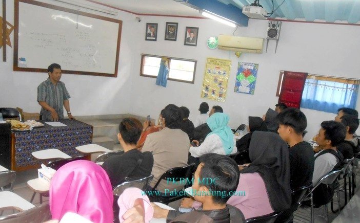 Simbolis Penyerahan Ijazah Paket C setara SMA, Paket B setara SMP